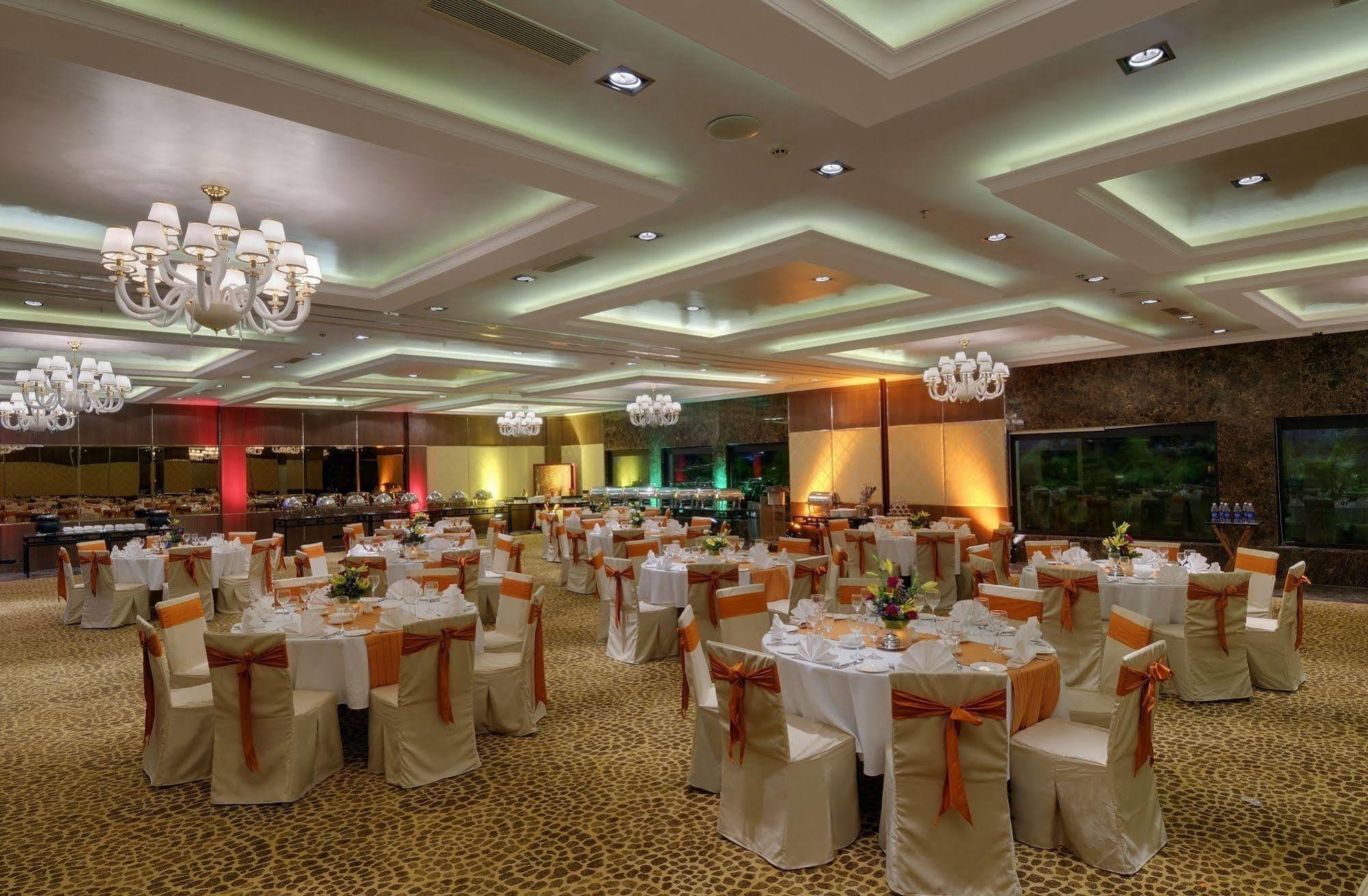 Royalton Hyderabad Abids Otel Dış mekan fotoğraf